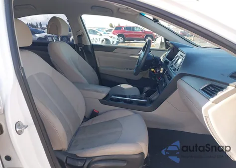 2015 Hyundai Sonata Eco z USA, uszkodzony, nr VIN 5NPE24AA2FH159385